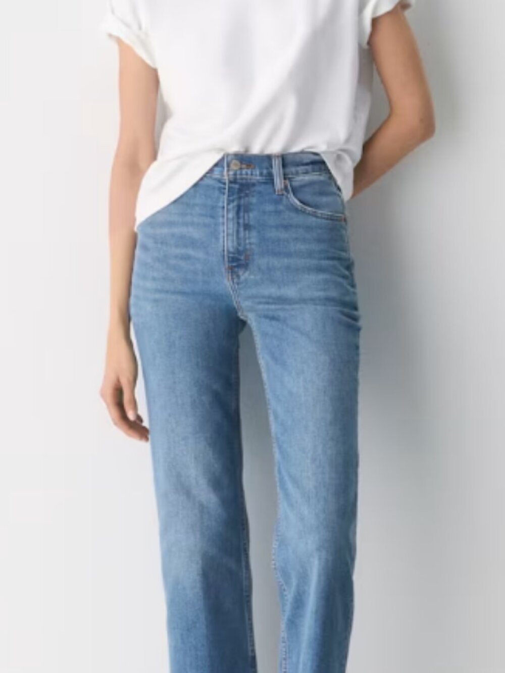 Aritzia Straight Leg Jeans in Kiss N Tell Bleu